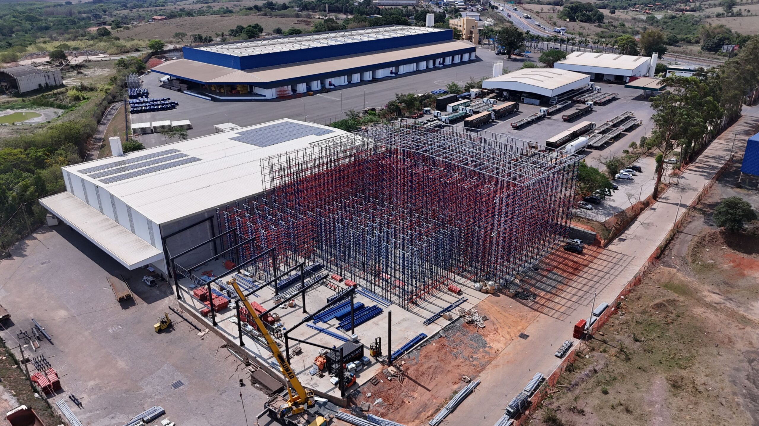 A imagem mostra a estrutura autoportante projetada pela Tedesco para a Novorumo.